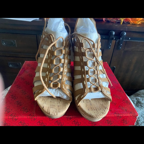 Guess wedge open toed shoes - Picture 2 of 4